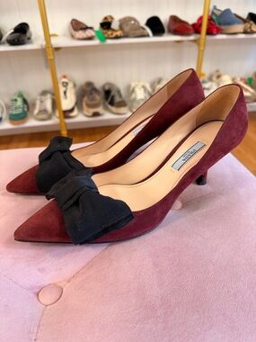 Prada Bow Suede Pointed Toe pumps